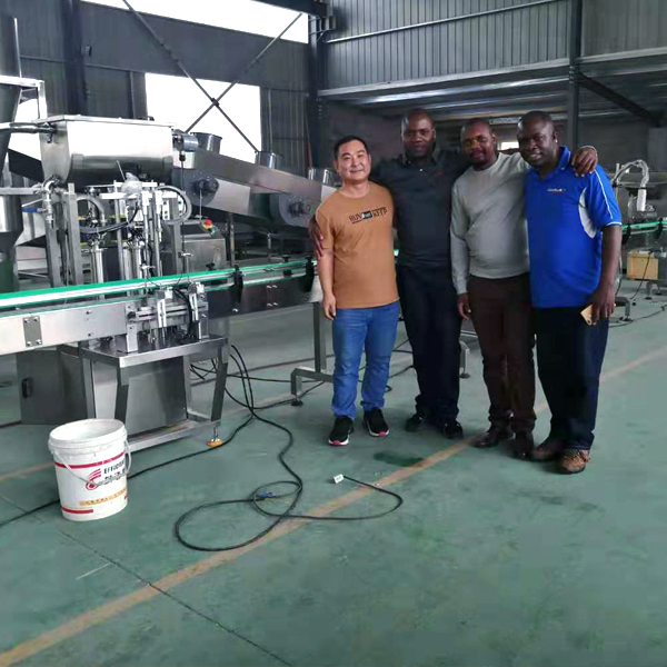 全自動(dòng)辣椒醬灌裝旋蓋生產(chǎn)線(xiàn)(坦桑尼亞辣椒醬灌裝機(jī)客戶(hù))